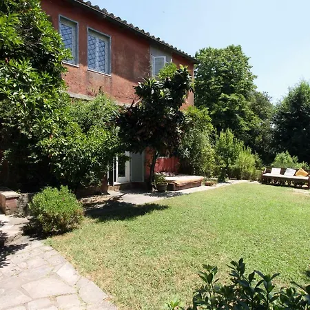 Вилла Writers' Country House