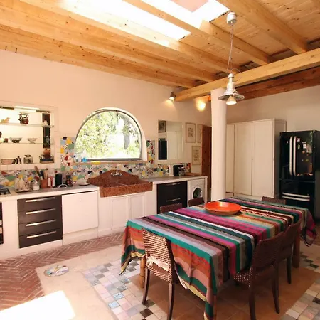 Вилла Writers' Country House