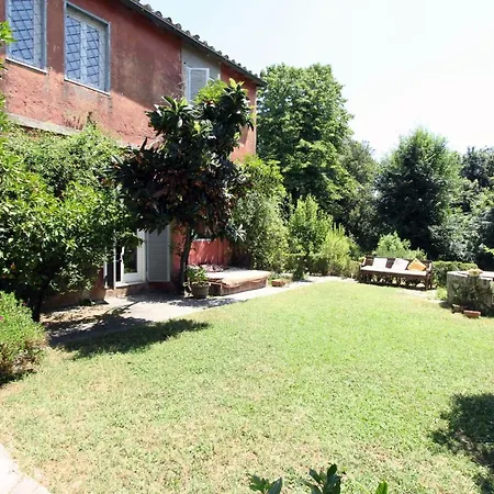 Вилла Writers' Country House *