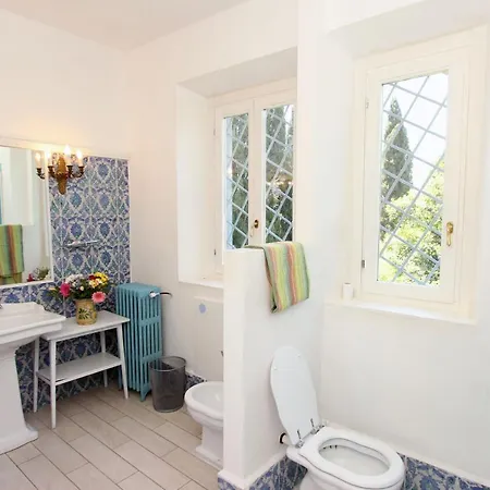 Вилла Writers' Country House *